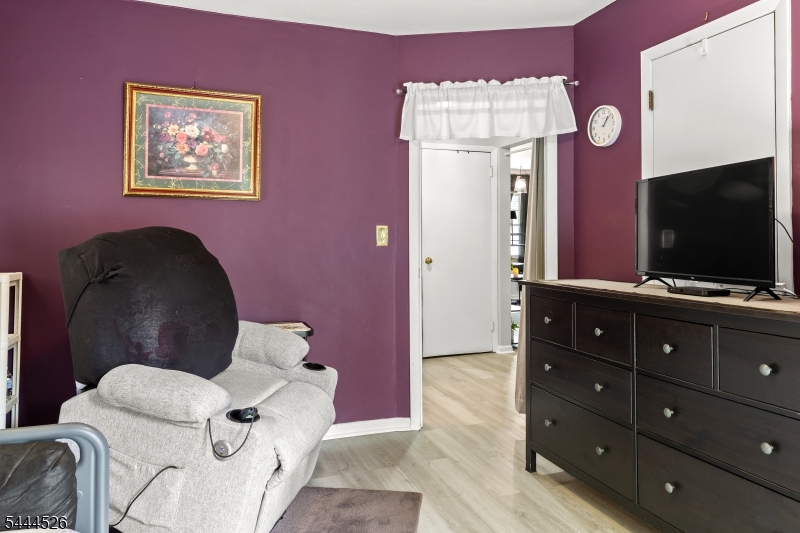 1147 Passaic Ave