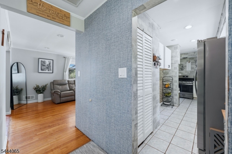 728 Mill Ln