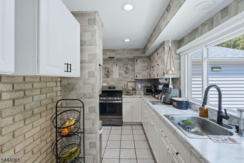 728 Mill Ln