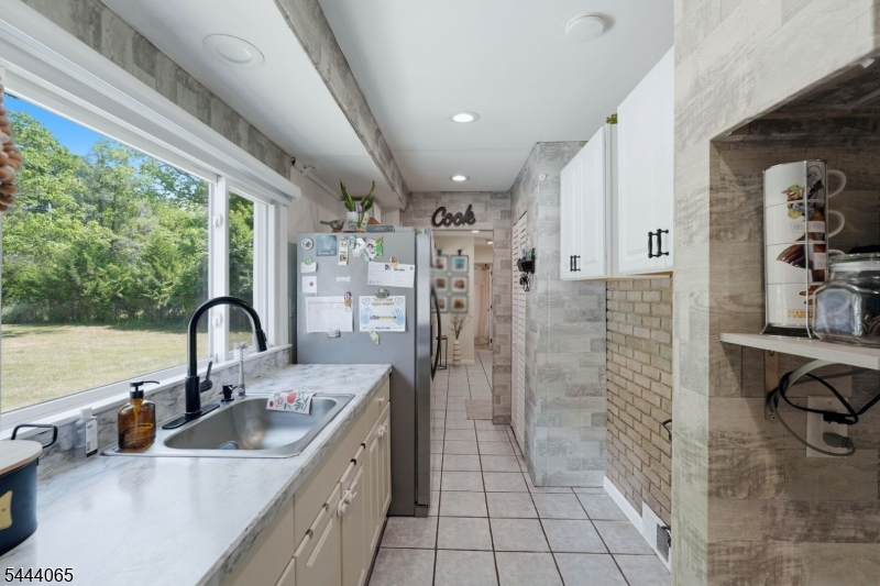 728 Mill Ln