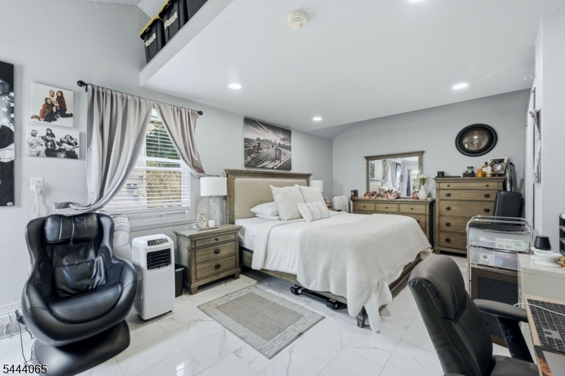 728 Mill Ln