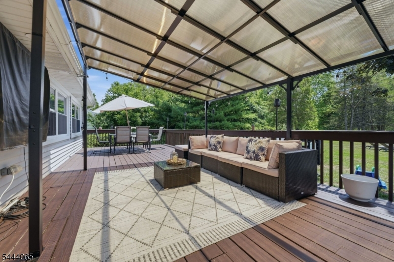 728 Mill Ln