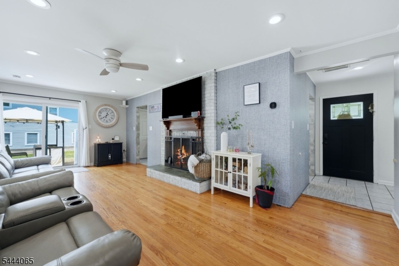 728 Mill Ln