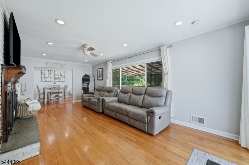 728 Mill Ln