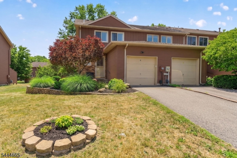 8 Saxonney Cir