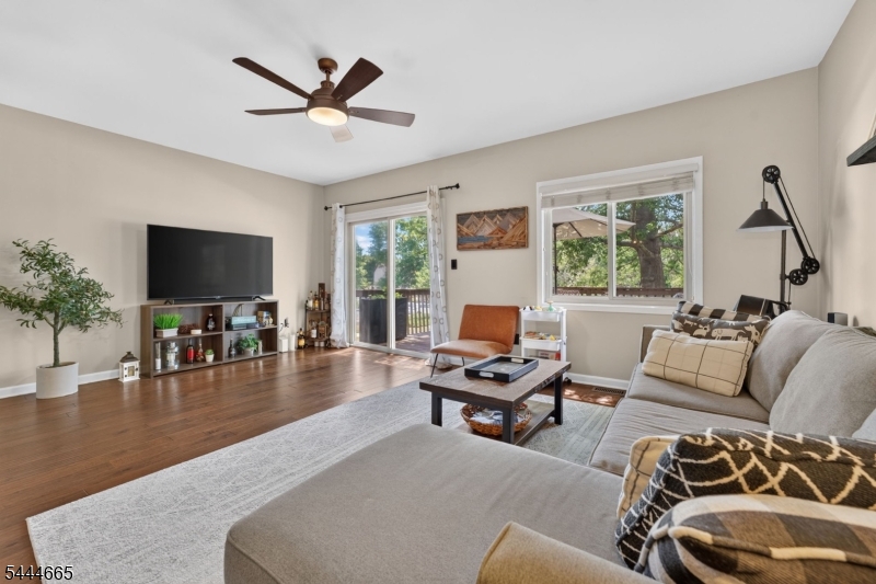 8 Saxonney Cir