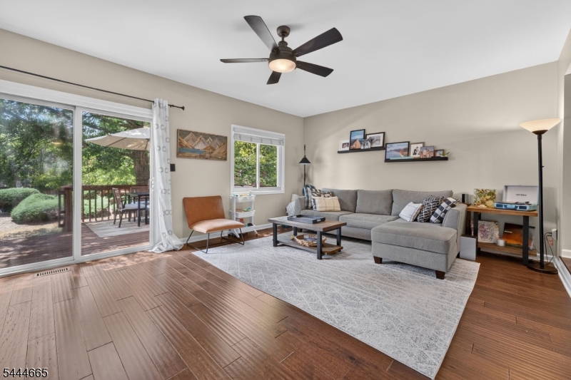8 Saxonney Cir