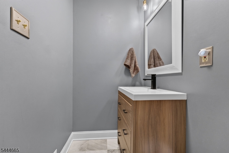 8 Saxonney Cir