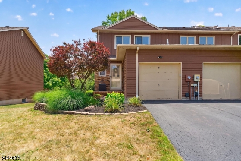 8 Saxonney Cir