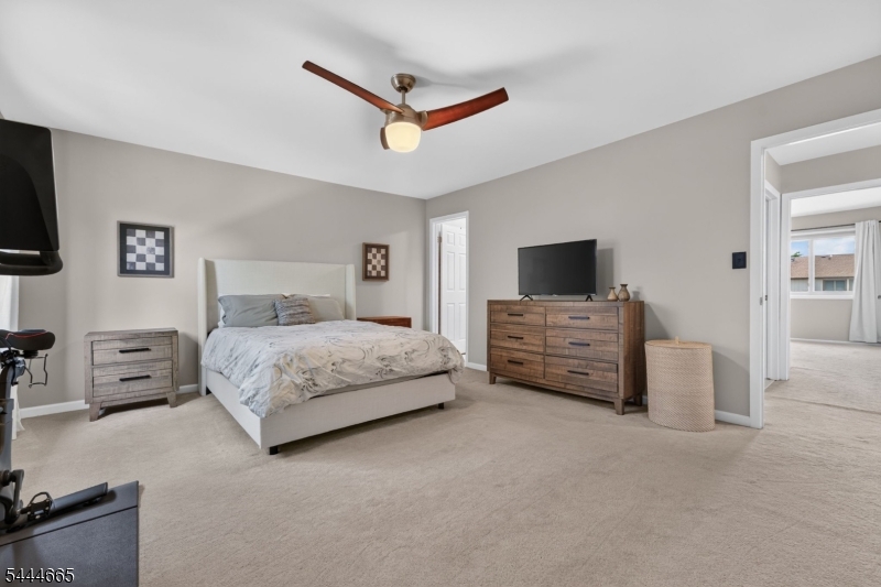 8 Saxonney Cir