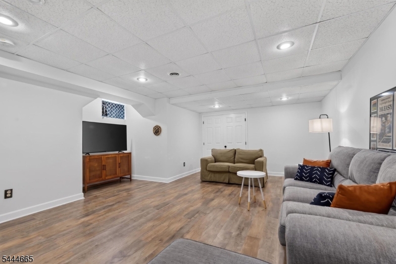8 Saxonney Cir