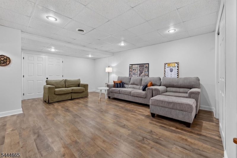 8 Saxonney Cir