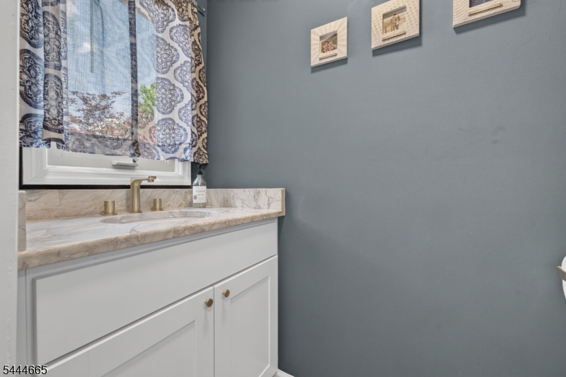 8 Saxonney Cir
