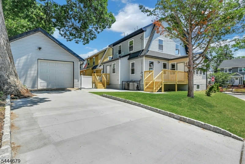 65 Eastern Pkwy