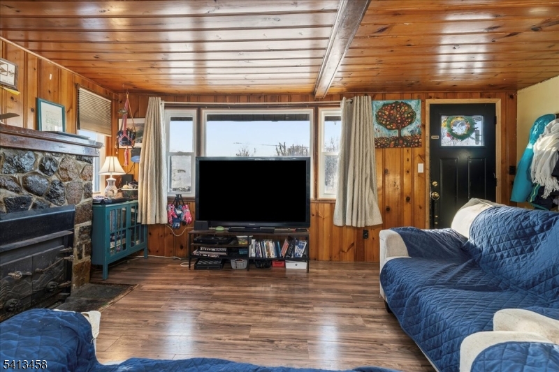 407 Diggles Pl
