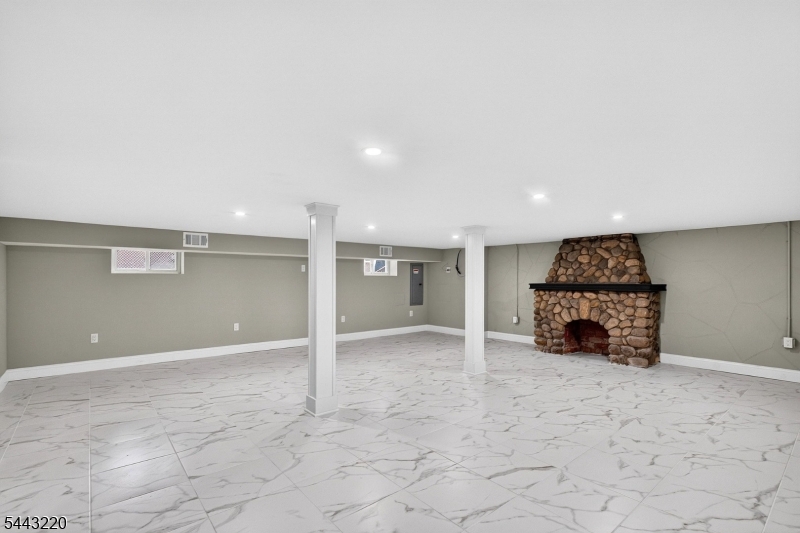 609 Harrison Ave