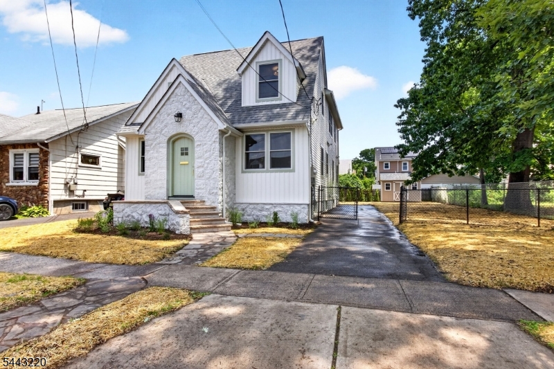 609 Harrison Ave