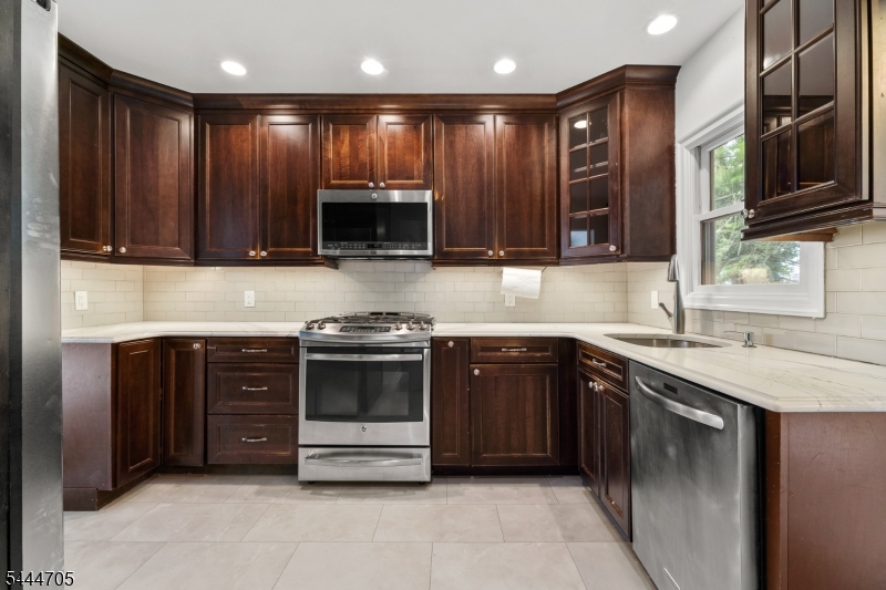 54 Chestnut Ave