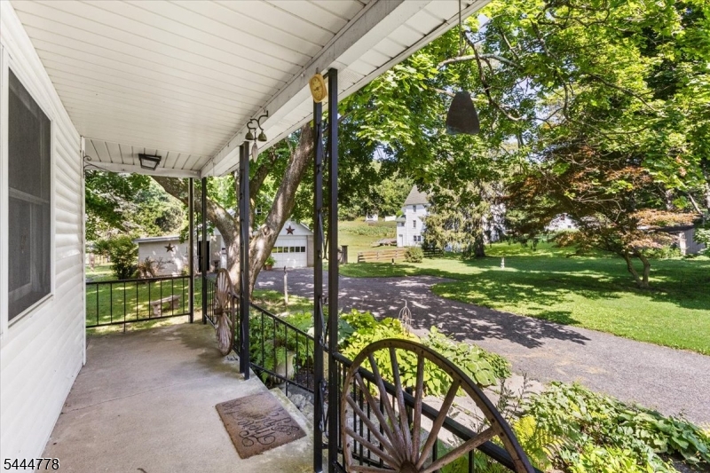 9 Jacksonburg Rd