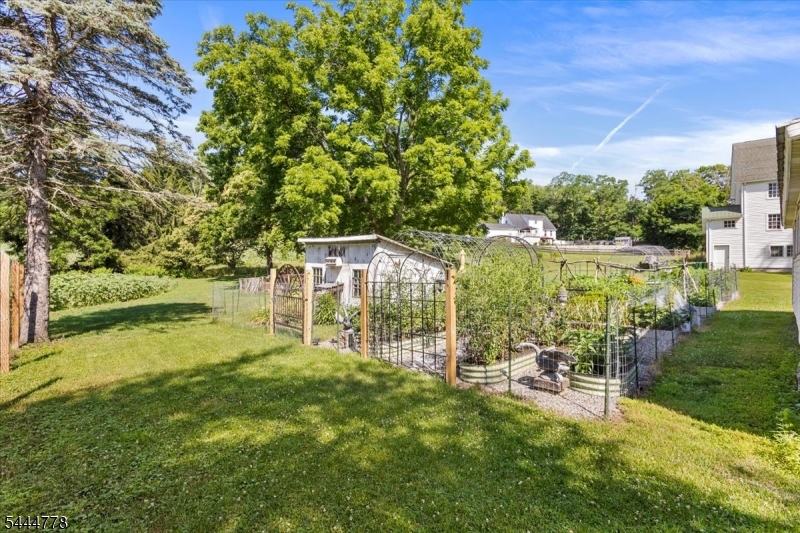 9 Jacksonburg Rd