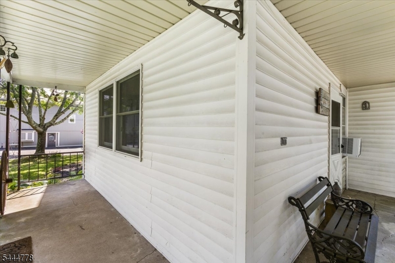 9 Jacksonburg Rd