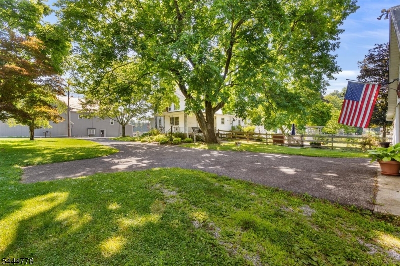 9 Jacksonburg Rd