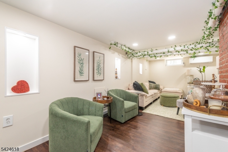 77 1St Ave