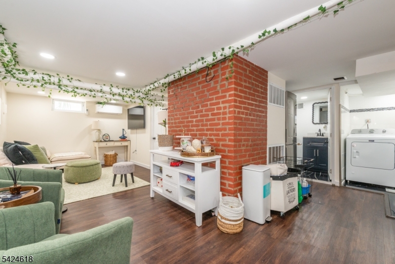 77 1St Ave