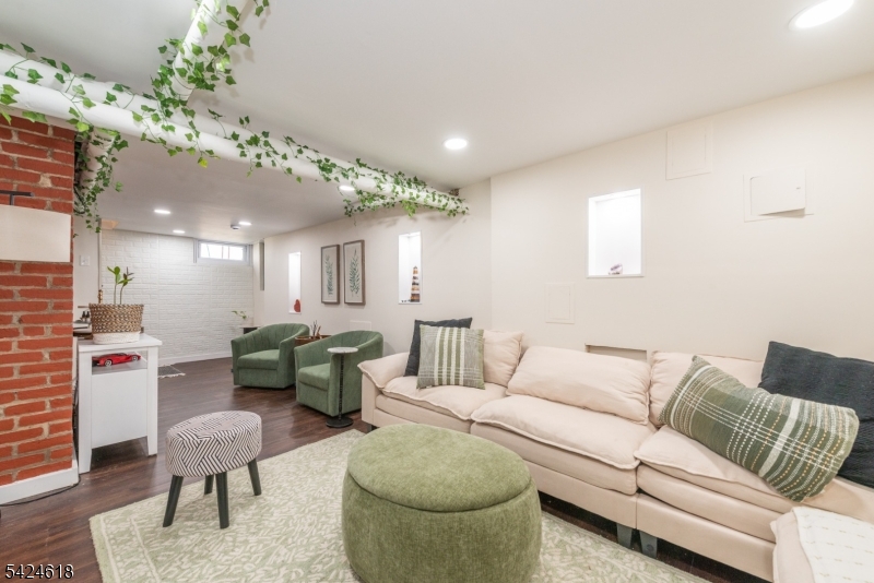 77 1St Ave