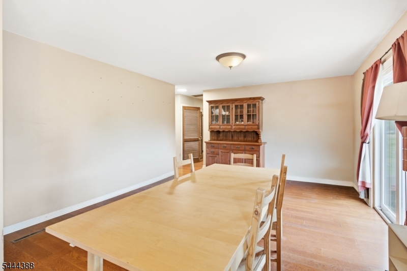 3 Wilkens Dr