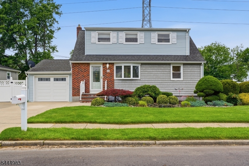24 Deerwood Ave