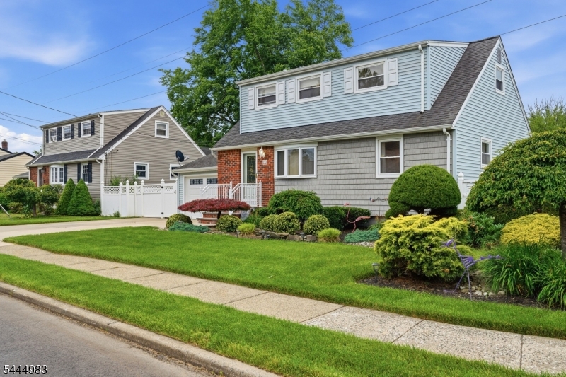 24 Deerwood Ave