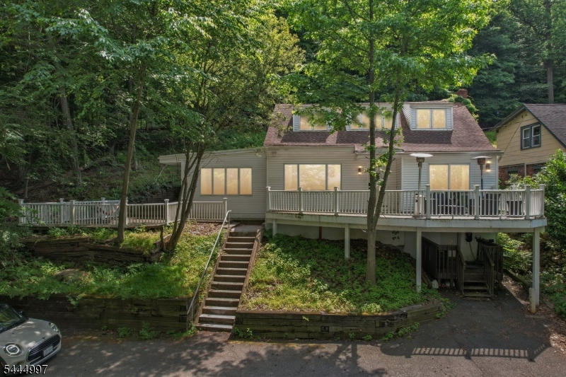 157 W Lindsley Rd