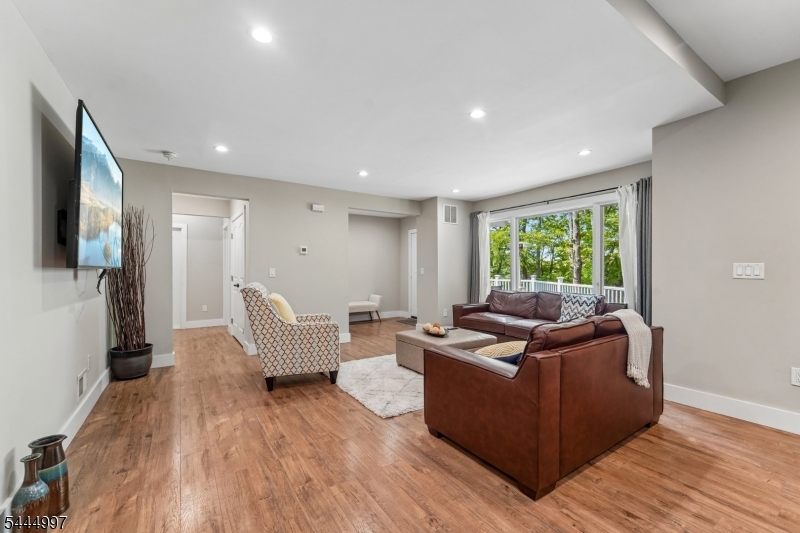157 W Lindsley Rd