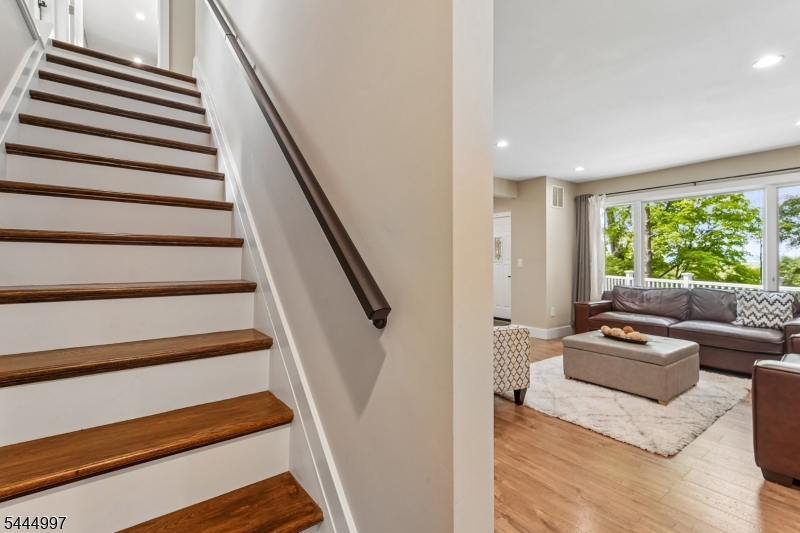 157 W Lindsley Rd