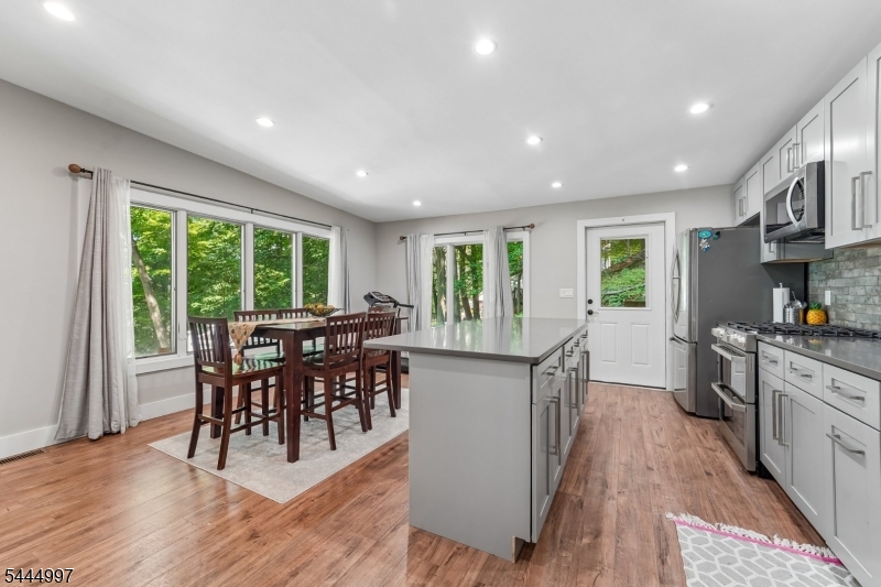 157 W Lindsley Rd