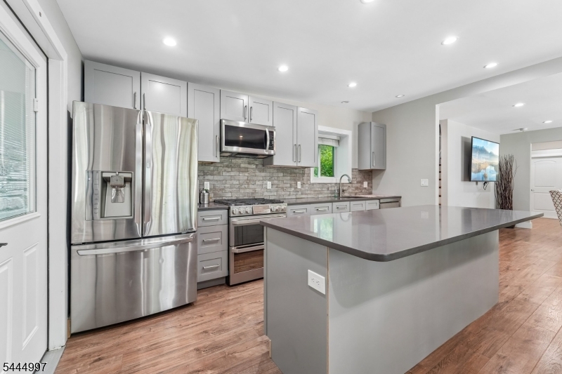 157 W Lindsley Rd