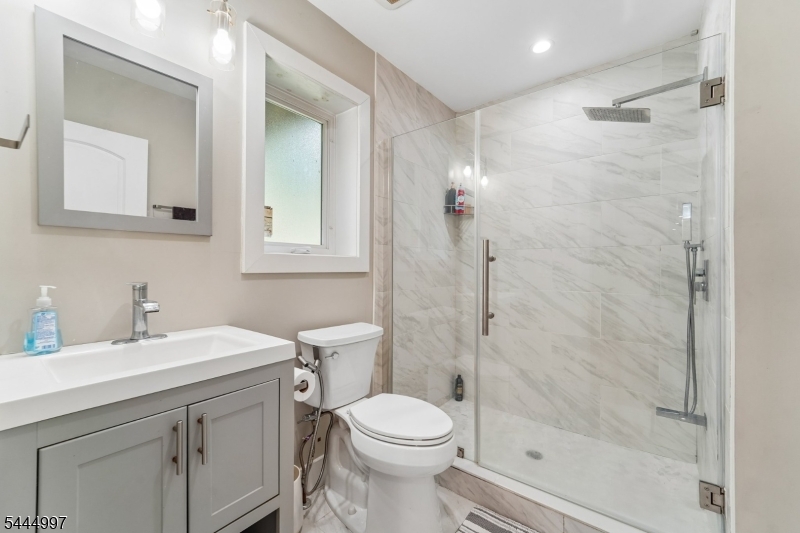 157 W Lindsley Rd