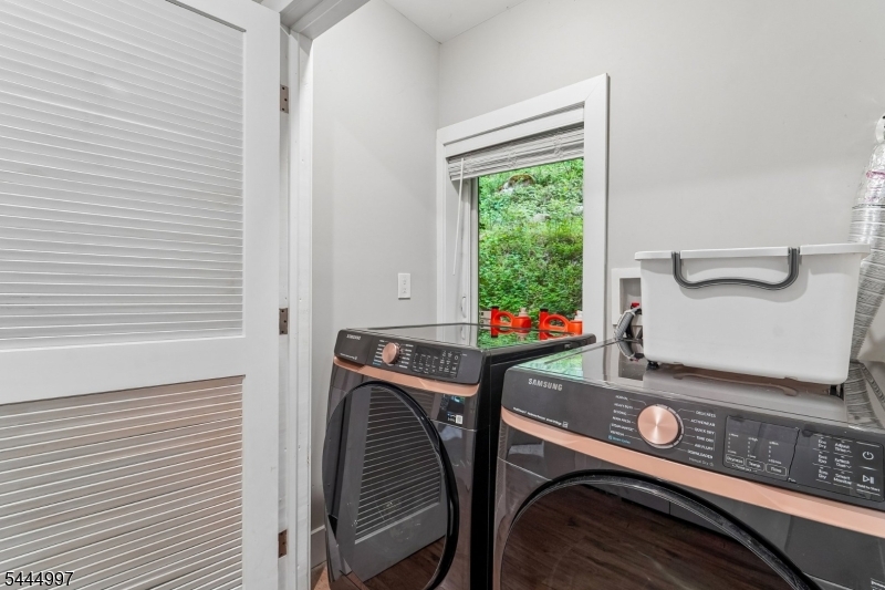 157 W Lindsley Rd