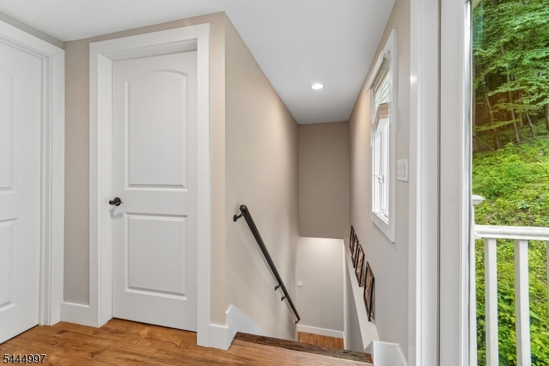 157 W Lindsley Rd