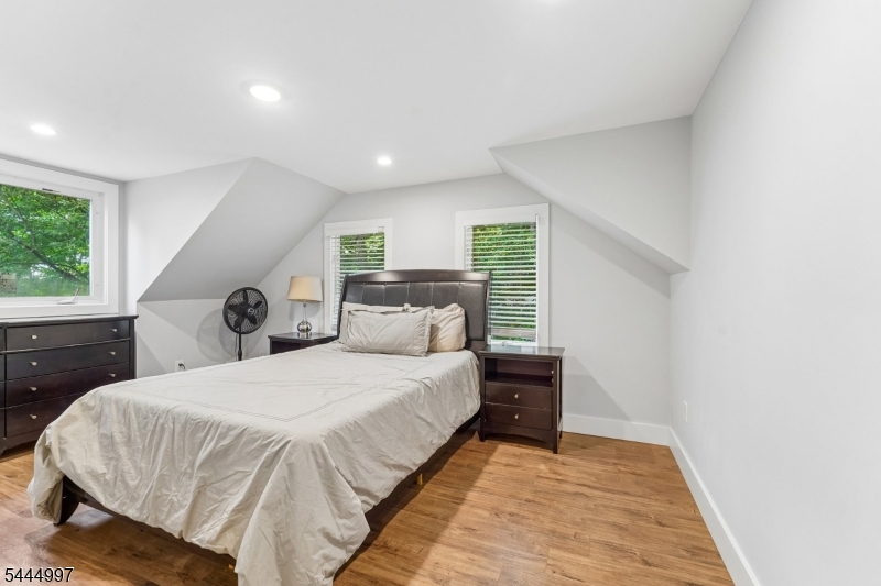 157 W Lindsley Rd