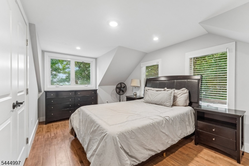 157 W Lindsley Rd
