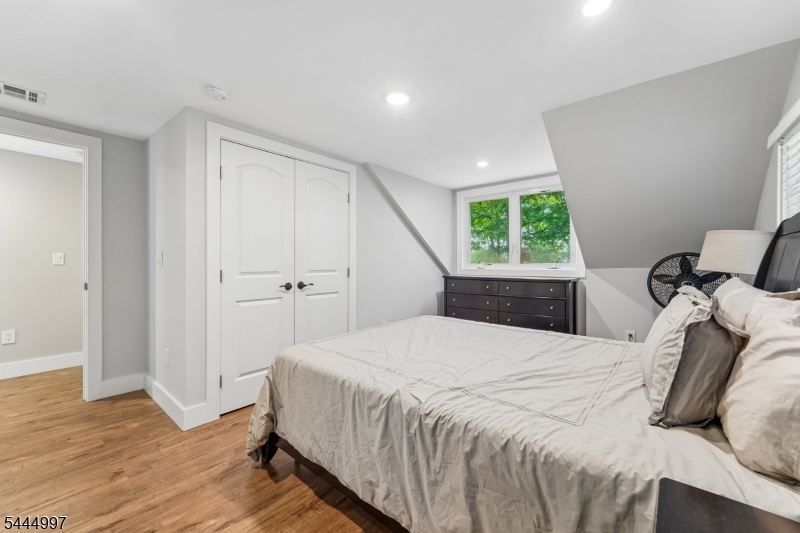157 W Lindsley Rd
