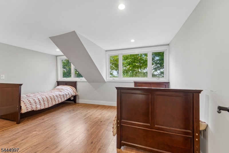 157 W Lindsley Rd