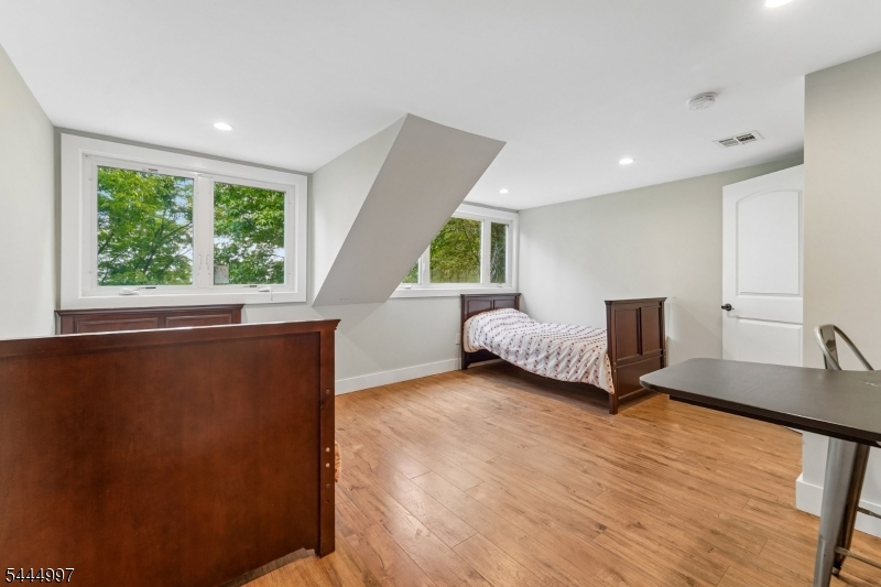 157 W Lindsley Rd