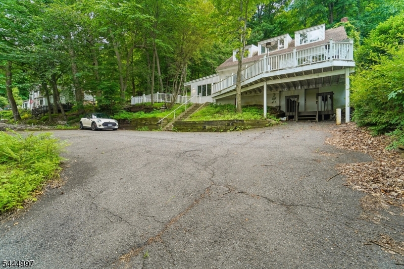 157 W Lindsley Rd
