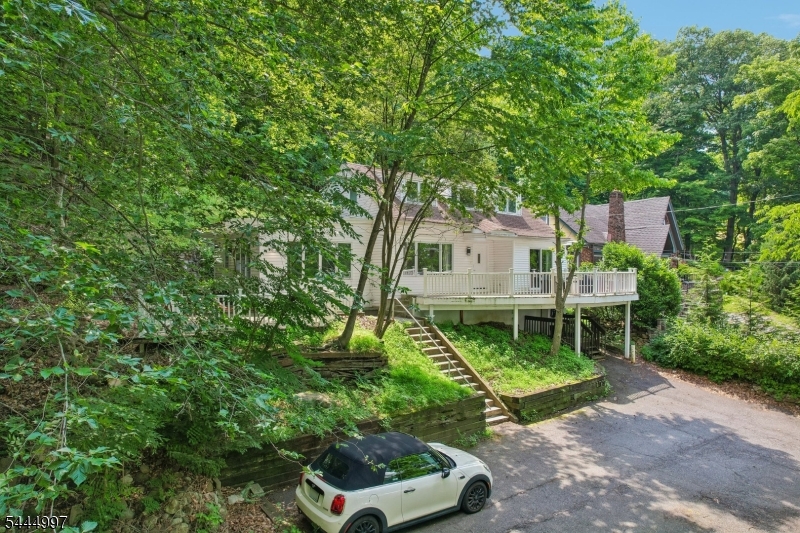 157 W Lindsley Rd