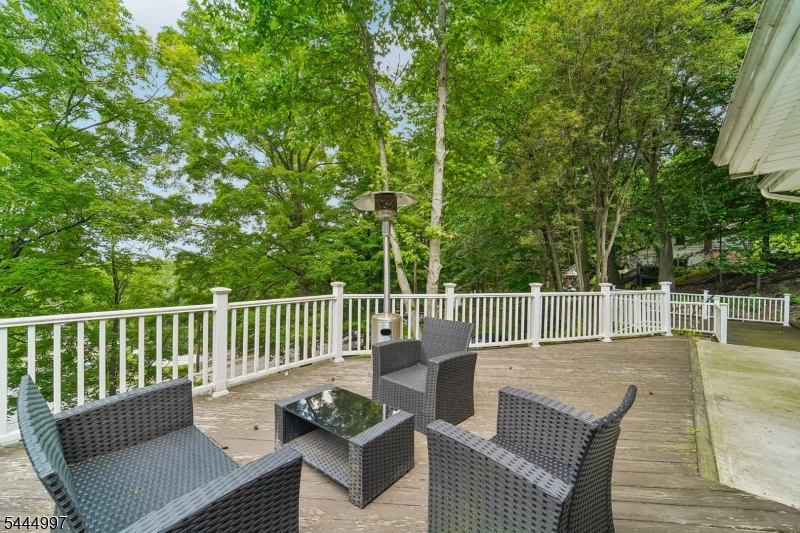 157 W Lindsley Rd