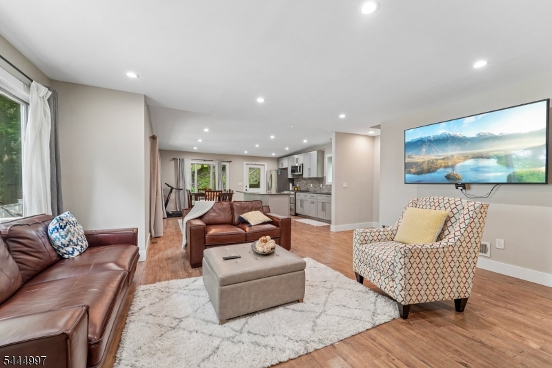 157 W Lindsley Rd