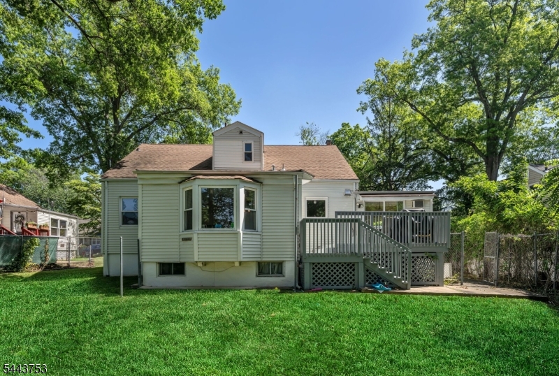 9 Midway Dr
